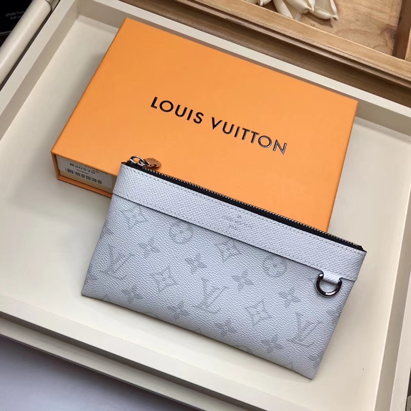 Louis Vuitton Taigarama Discovery Pochette PM Men M30279 White - $82.00 ...