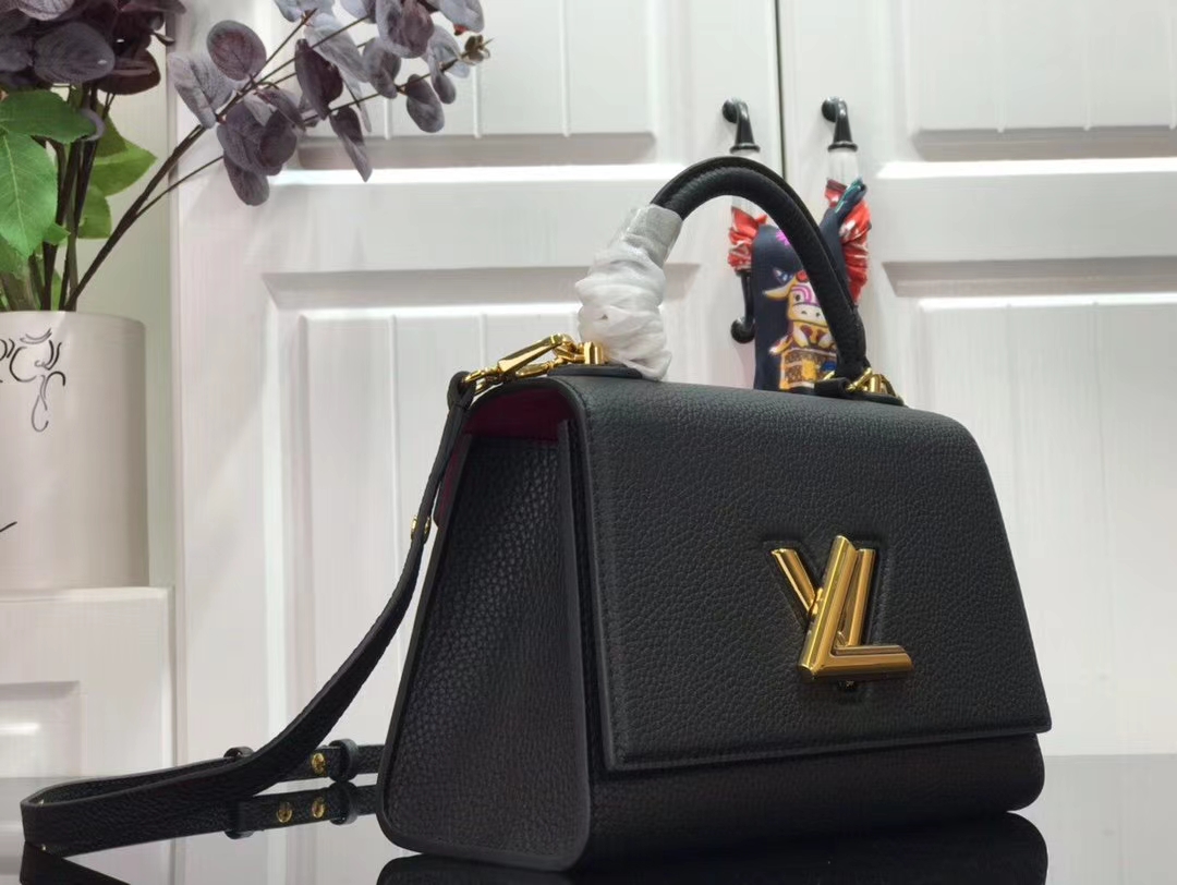 After Attaching] Louis Vuitton Twist One Handle BB M59091