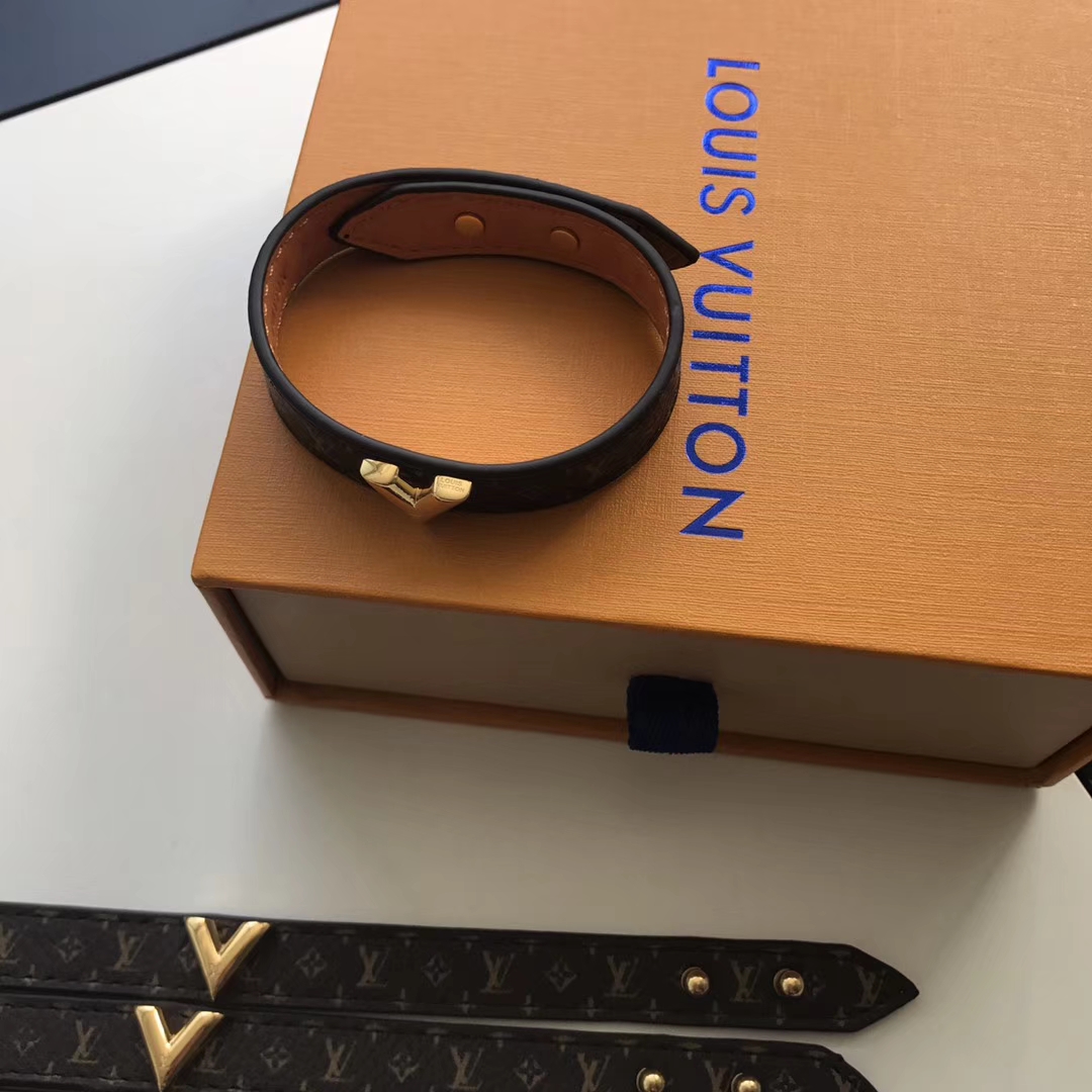Shop Louis Vuitton MONOGRAM Essential V Bracelet (M6042F) by